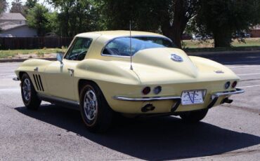 Chevrolet-Corvette-sting-ray-1966-4