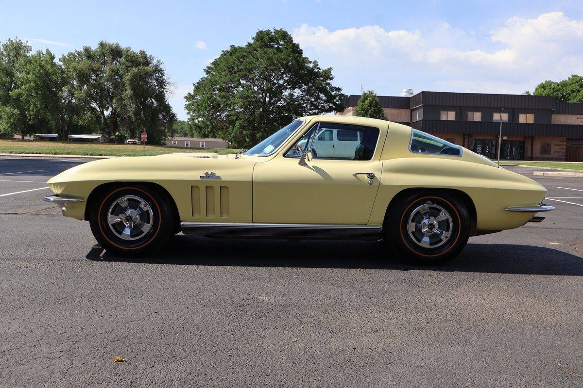 Chevrolet-Corvette-sting-ray-1966-8