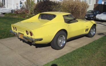 Chevrolet-Corvette-stingray-1969-2