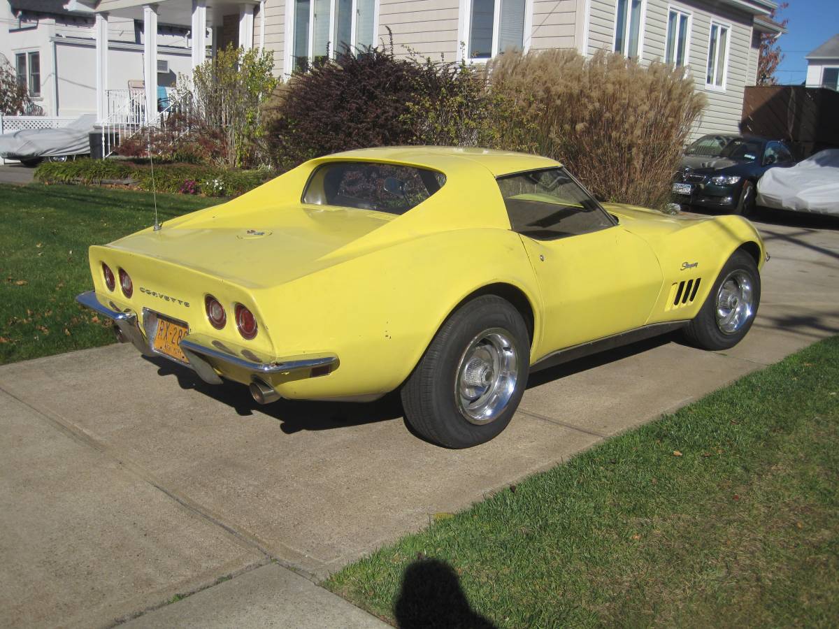 Chevrolet-Corvette-stingray-1969-2