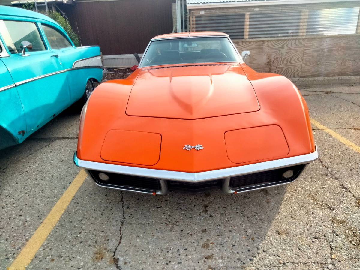 Chevrolet-Corvette-stingray-1969-2