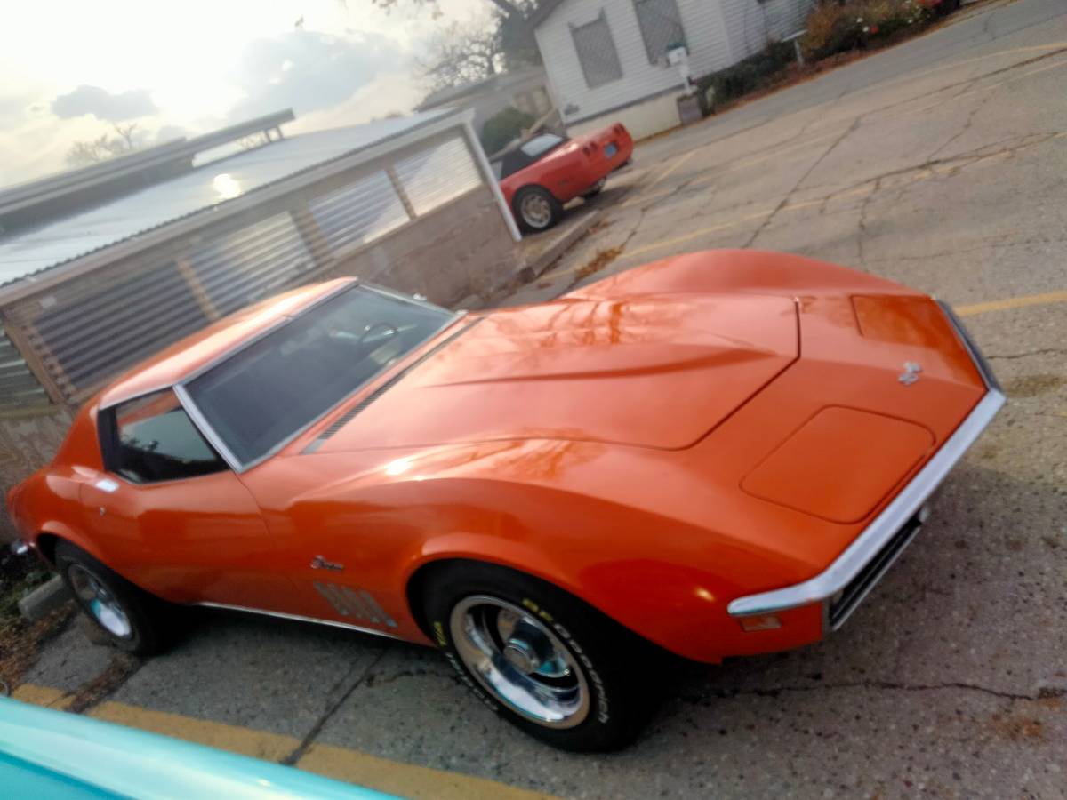 Chevrolet-Corvette-stingray-1969-3