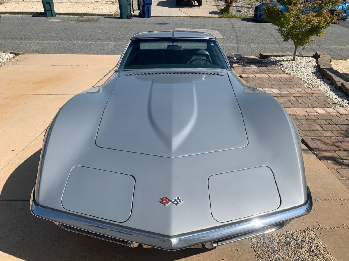 Chevrolet-Corvette-stingray-1970-2