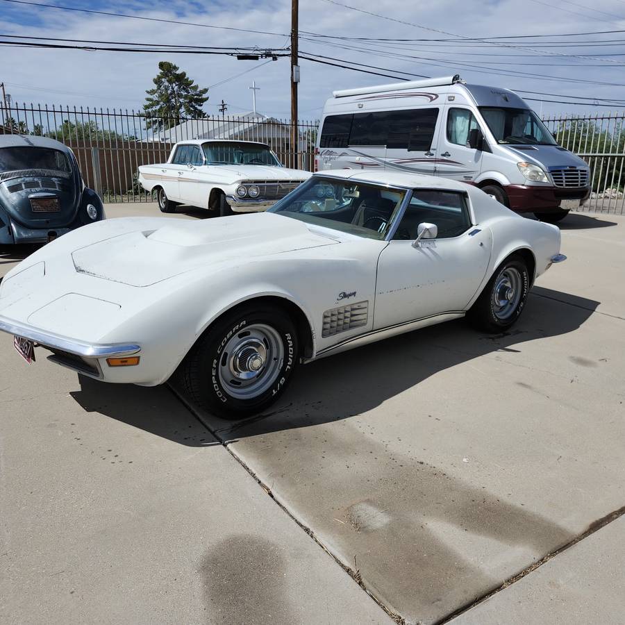 Chevrolet-Corvette-stingray-1971-1