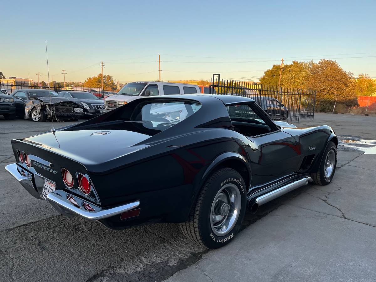 Chevrolet-Corvette-stingray-1973-1