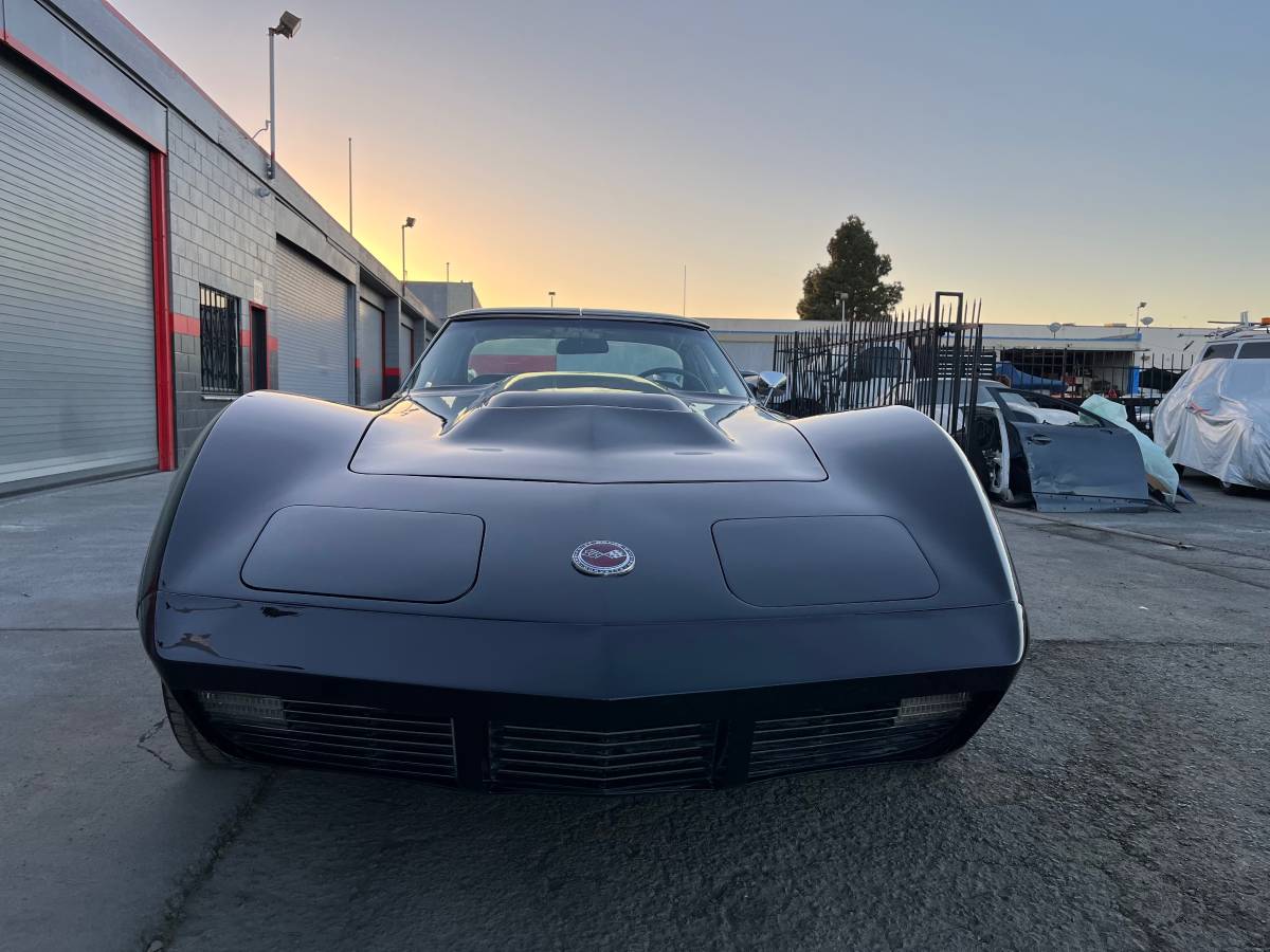 Chevrolet-Corvette-stingray-1973-2