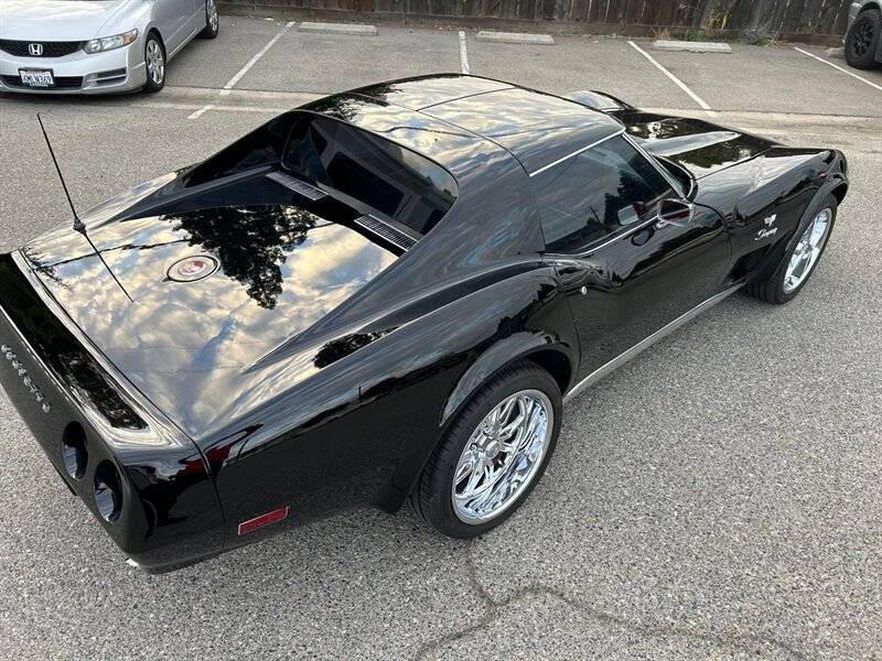 Chevrolet-Corvette-stingray-1975-1