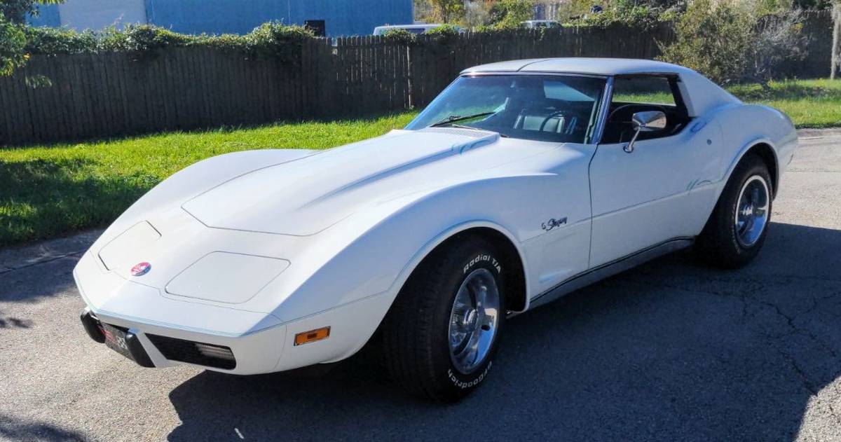 Chevrolet-Corvette-stingray-1975-16