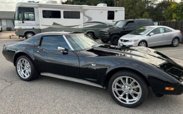 Chevrolet-Corvette-stingray-1975