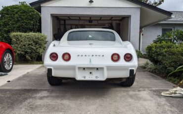 Chevrolet-Corvette-stingray-1975-2