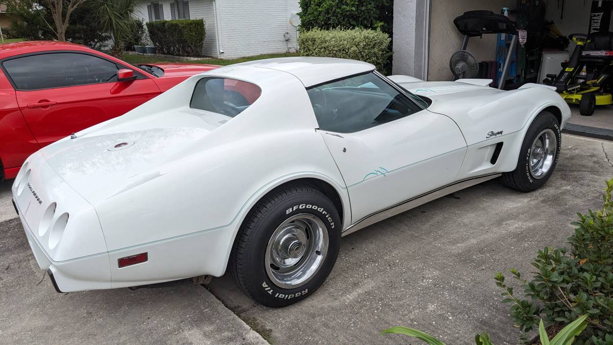 Chevrolet-Corvette-stingray-1975-3