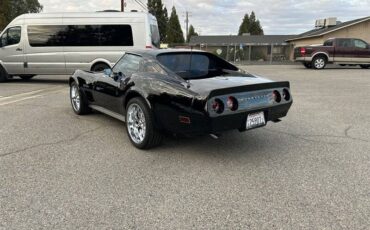 Chevrolet-Corvette-stingray-1975-3