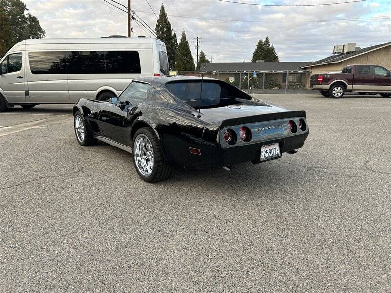 Chevrolet-Corvette-stingray-1975-3