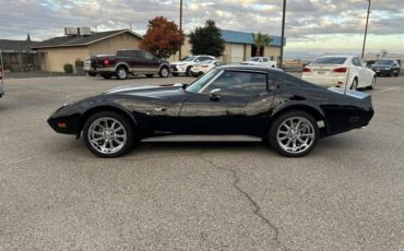 Chevrolet-Corvette-stingray-1975-4