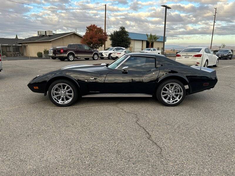 Chevrolet-Corvette-stingray-1975-4