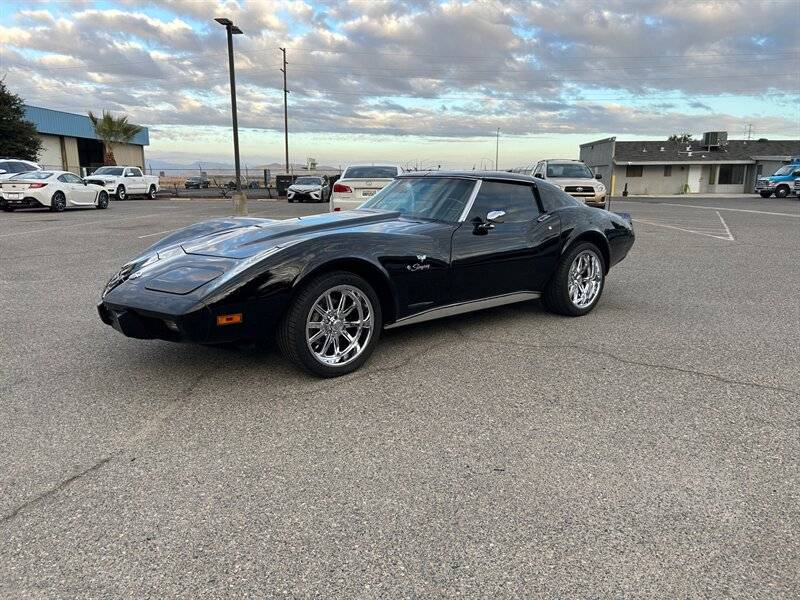 Chevrolet-Corvette-stingray-1975-5