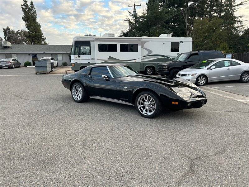 Chevrolet-Corvette-stingray-1975-7