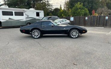 Chevrolet-Corvette-stingray-1975-8