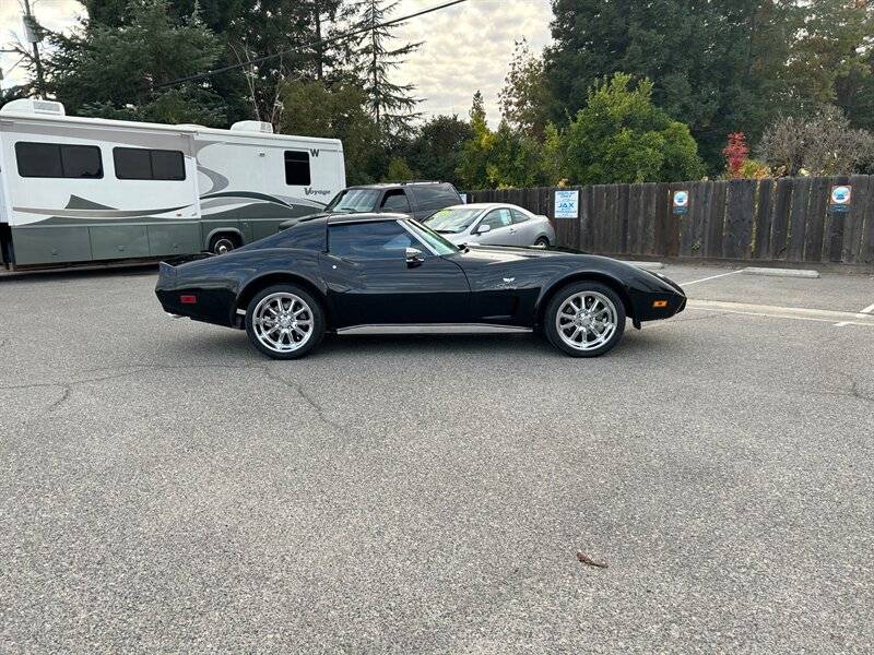 Chevrolet-Corvette-stingray-1975-8