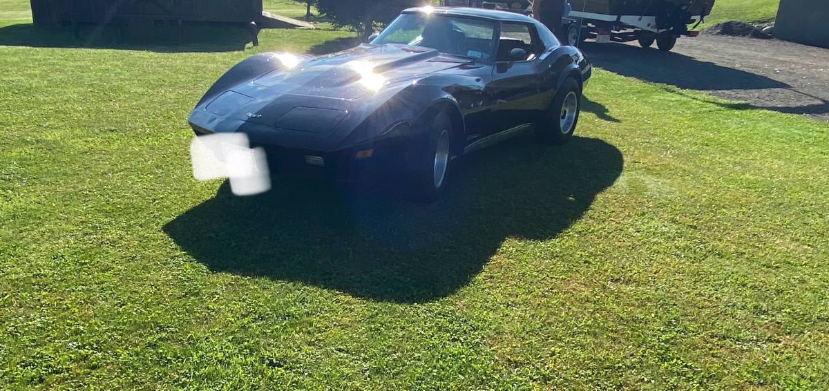 Chevrolet-Corvette-stingray-1977