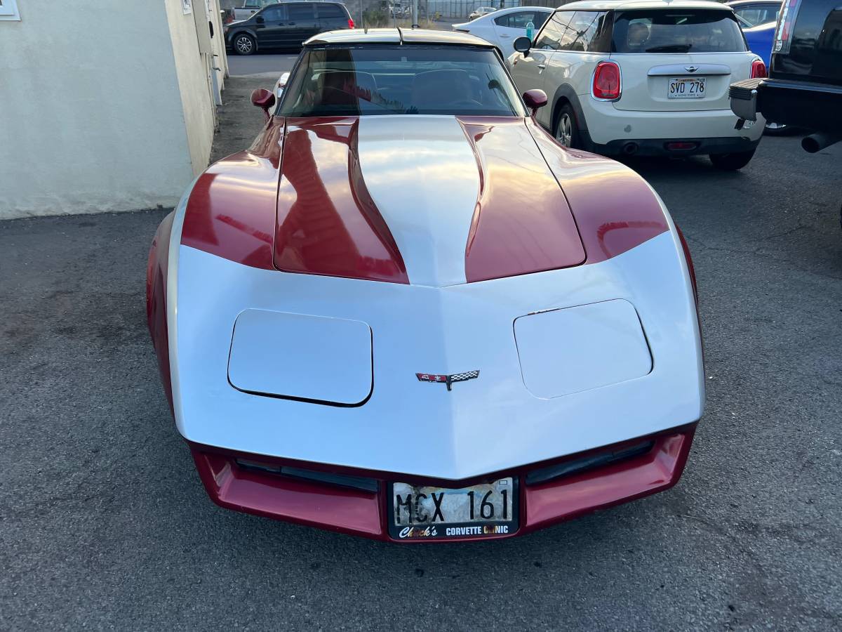 Chevrolet-Corvette-stingray-1981-1