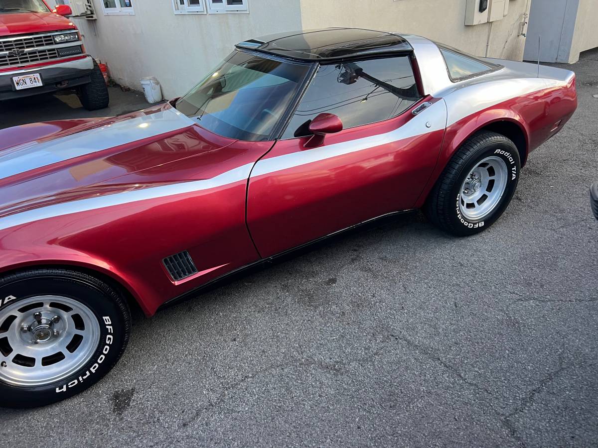 Chevrolet-Corvette-stingray-1981-4