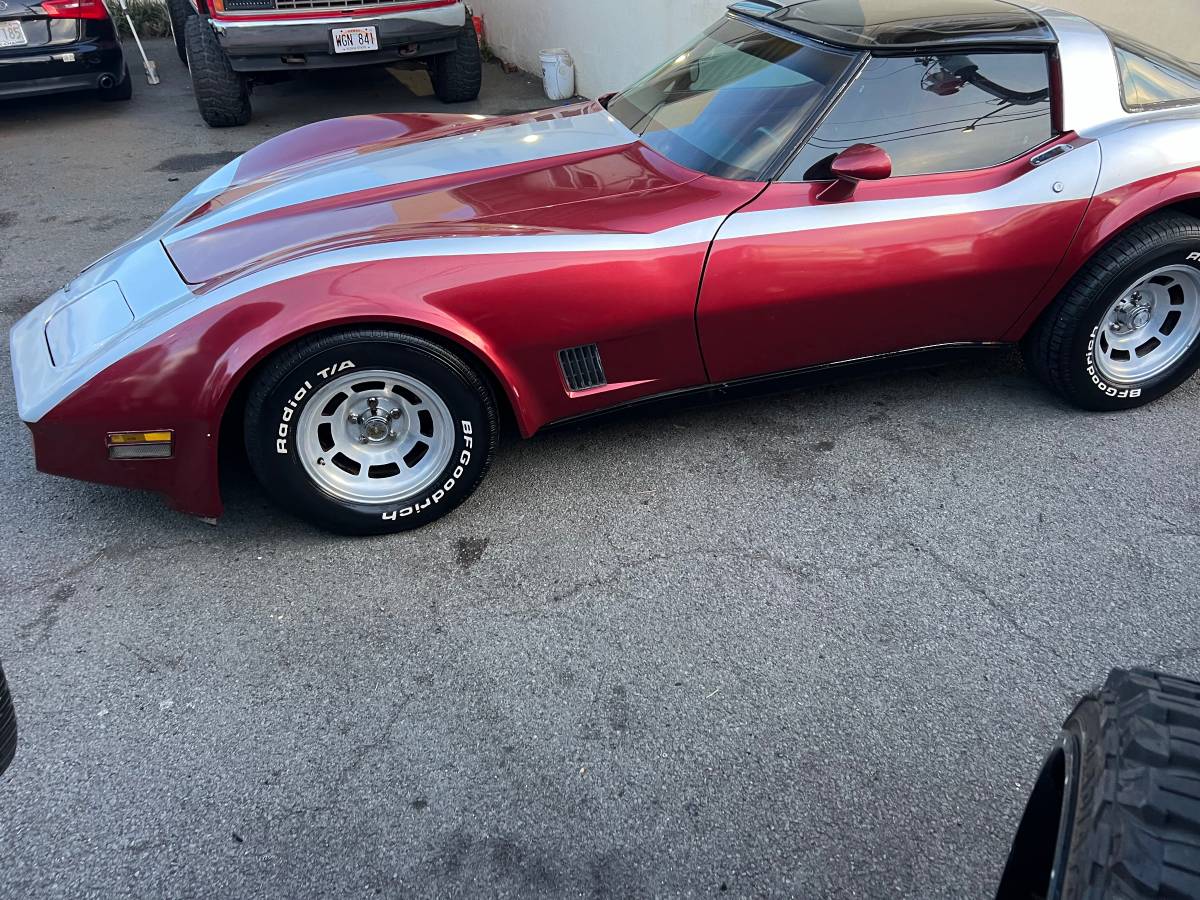 Chevrolet-Corvette-stingray-1981-5