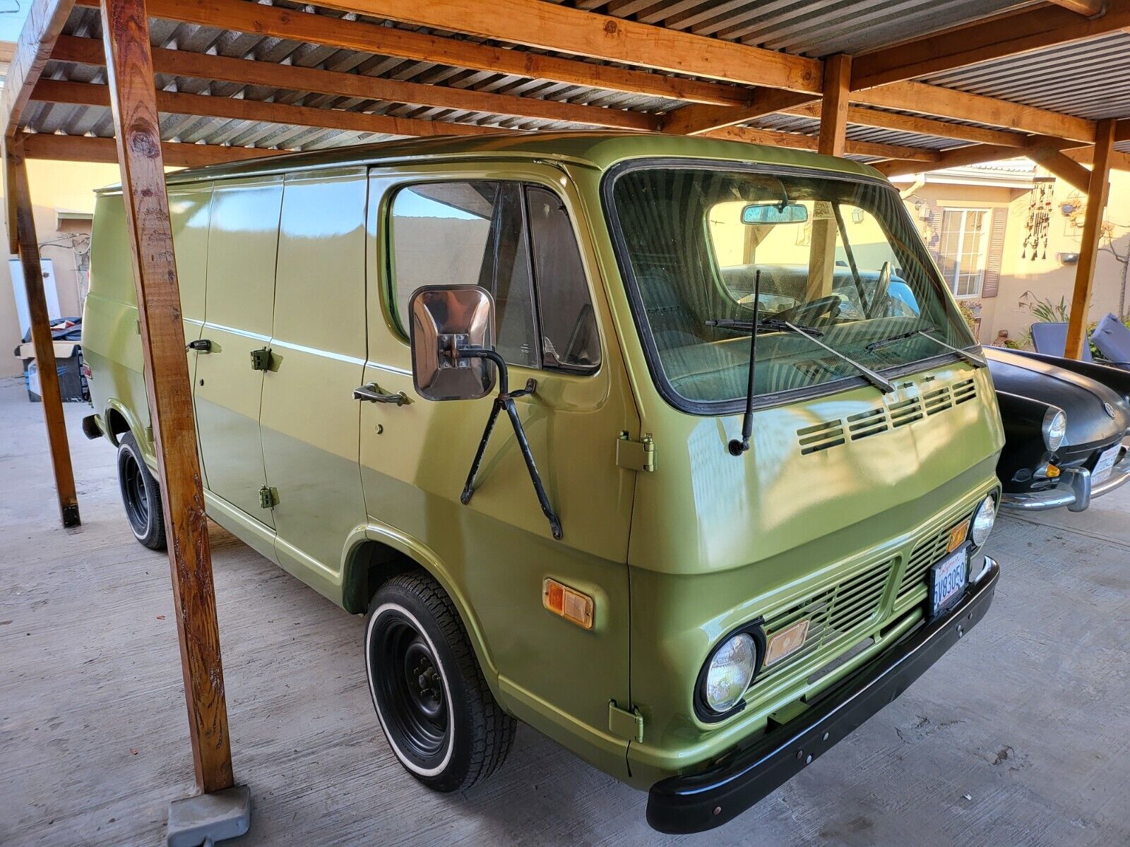 Chevrolet-G10-Van-1969-3