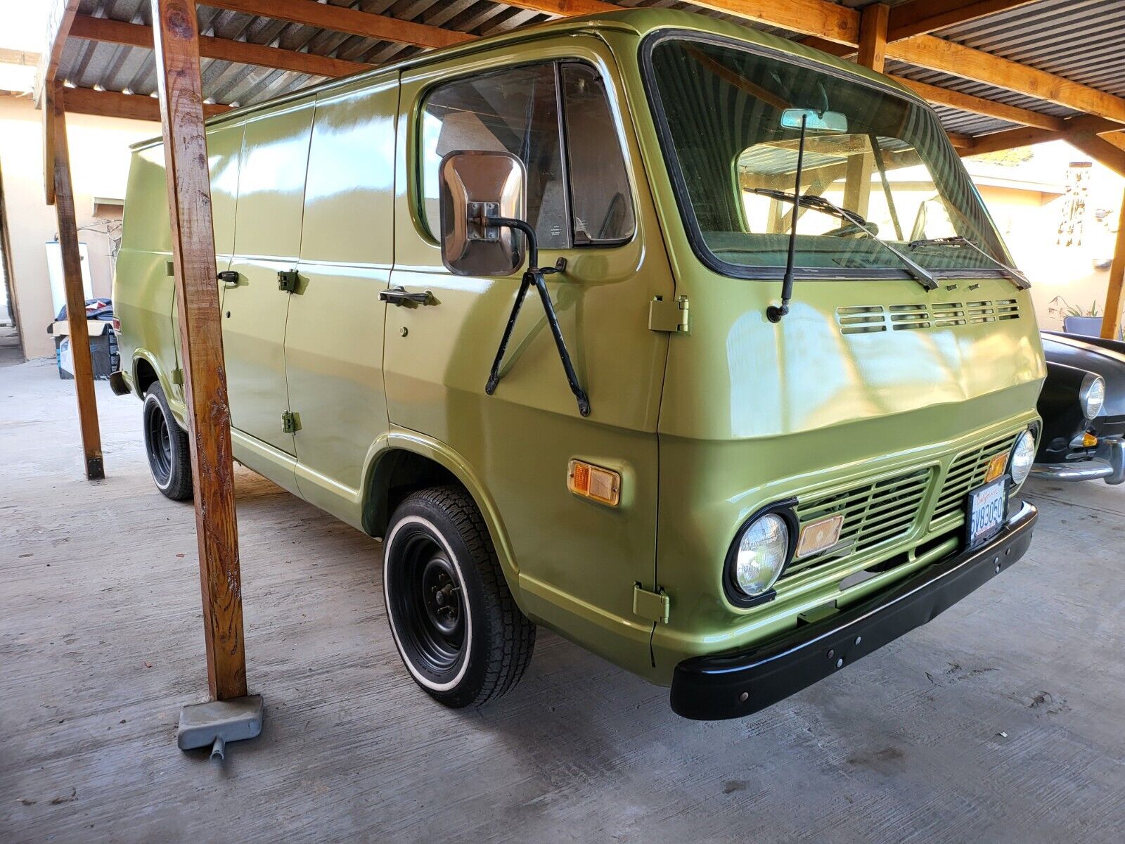 Chevrolet-G10-Van-1969-4