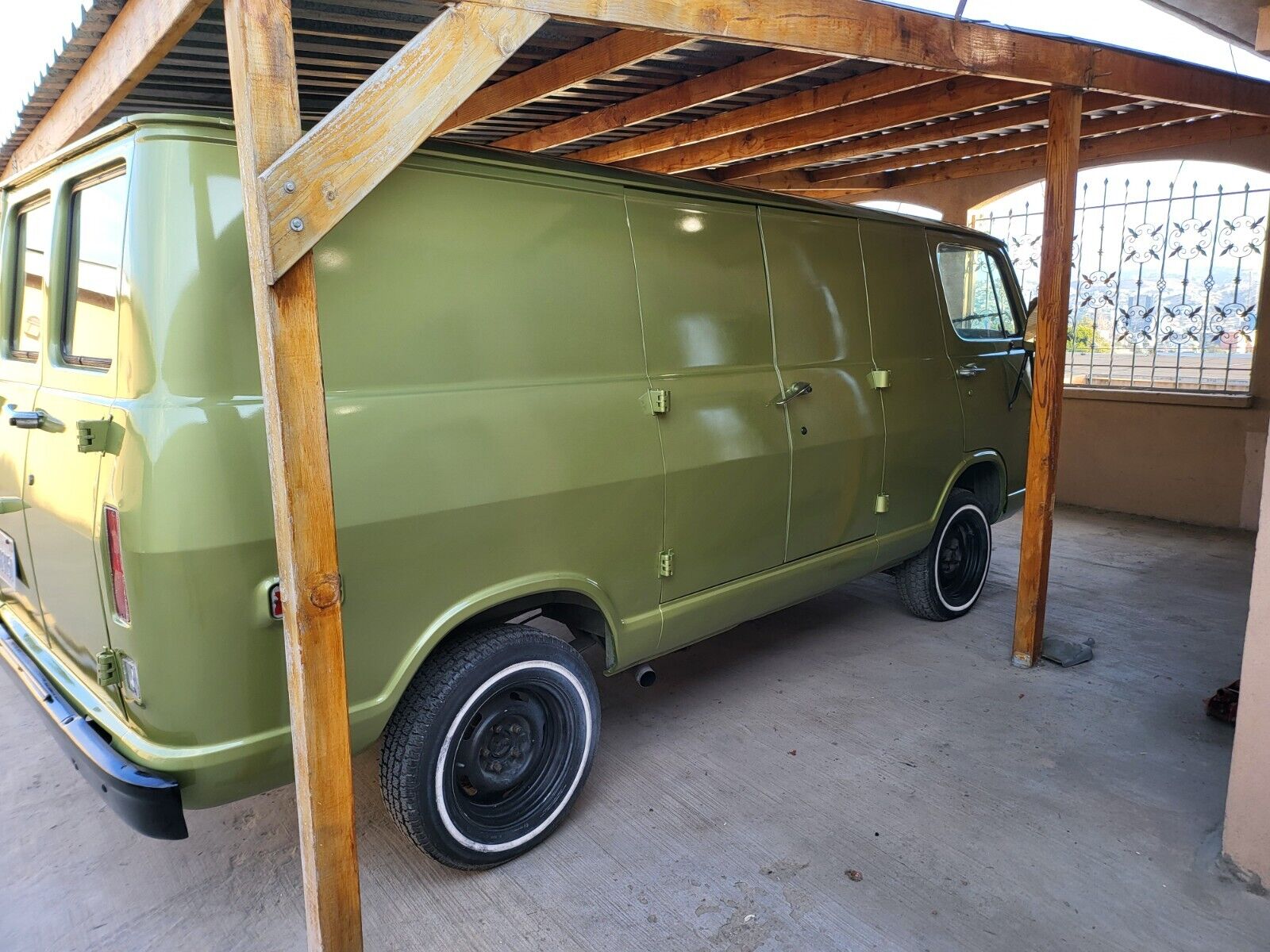 Chevrolet-G10-Van-1969-5