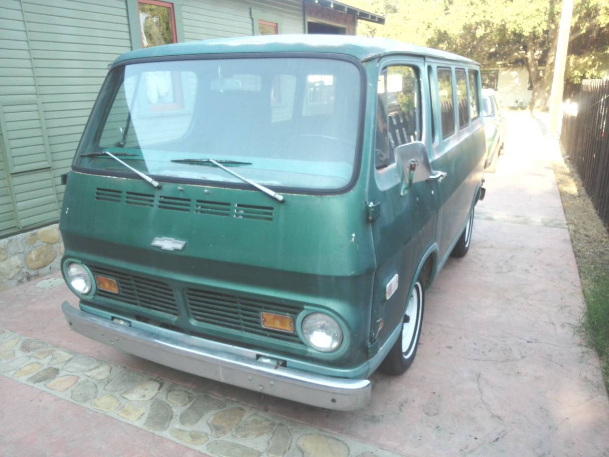 Chevrolet-G10-sportvan-90-1969-14