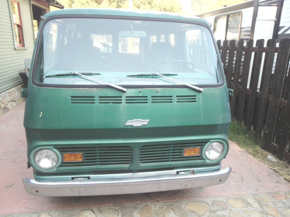 Chevrolet-G10-sportvan-90-1969-5