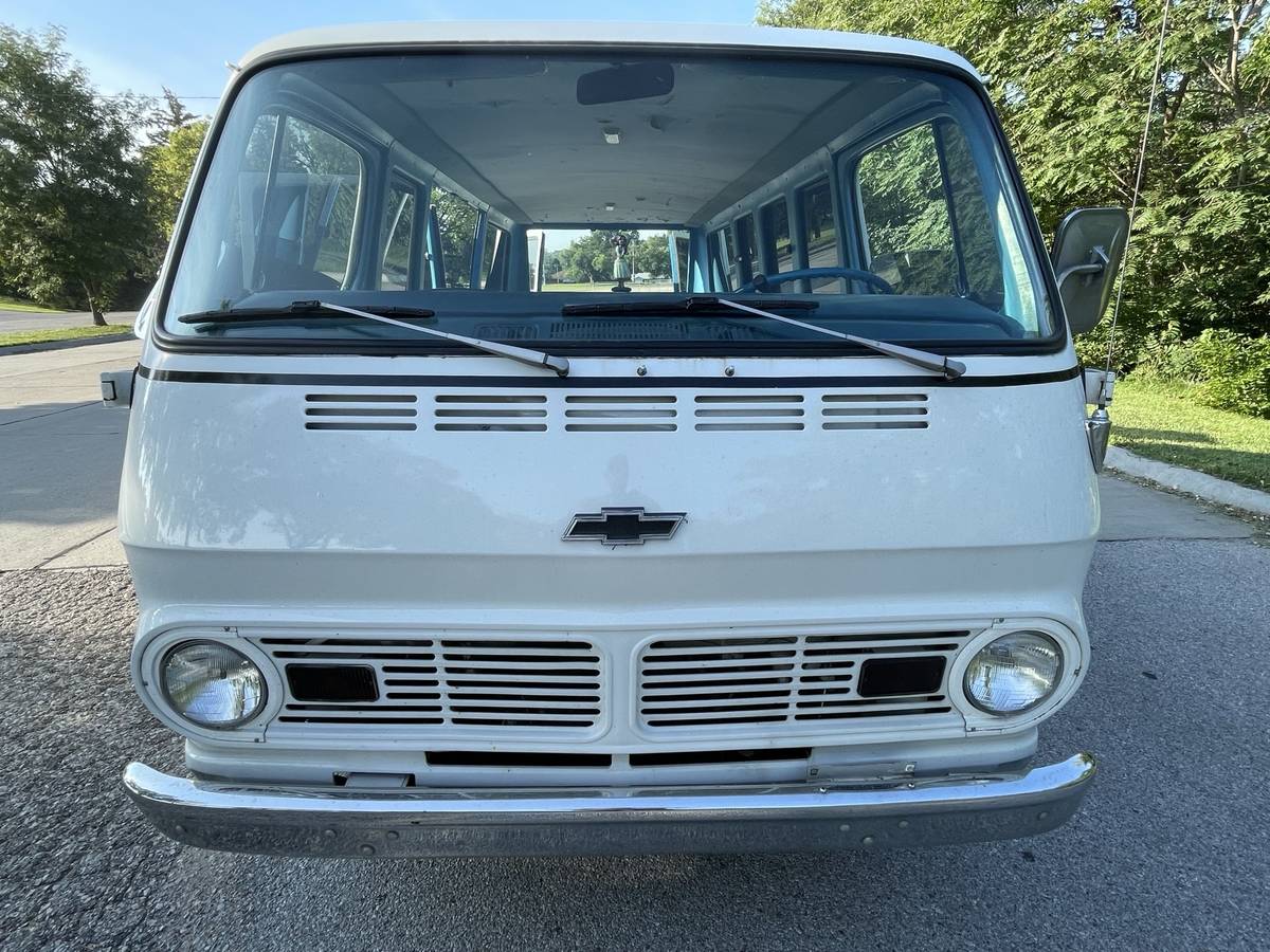 Chevrolet-G10-van-1969-4