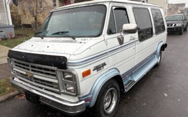 Chevrolet-G20-conversion-van-1990-18