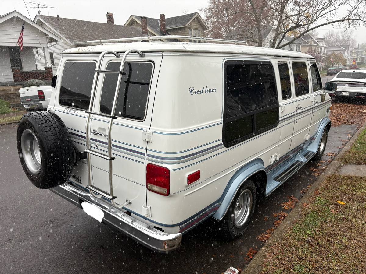 Chevrolet-G20-conversion-van-1990-5