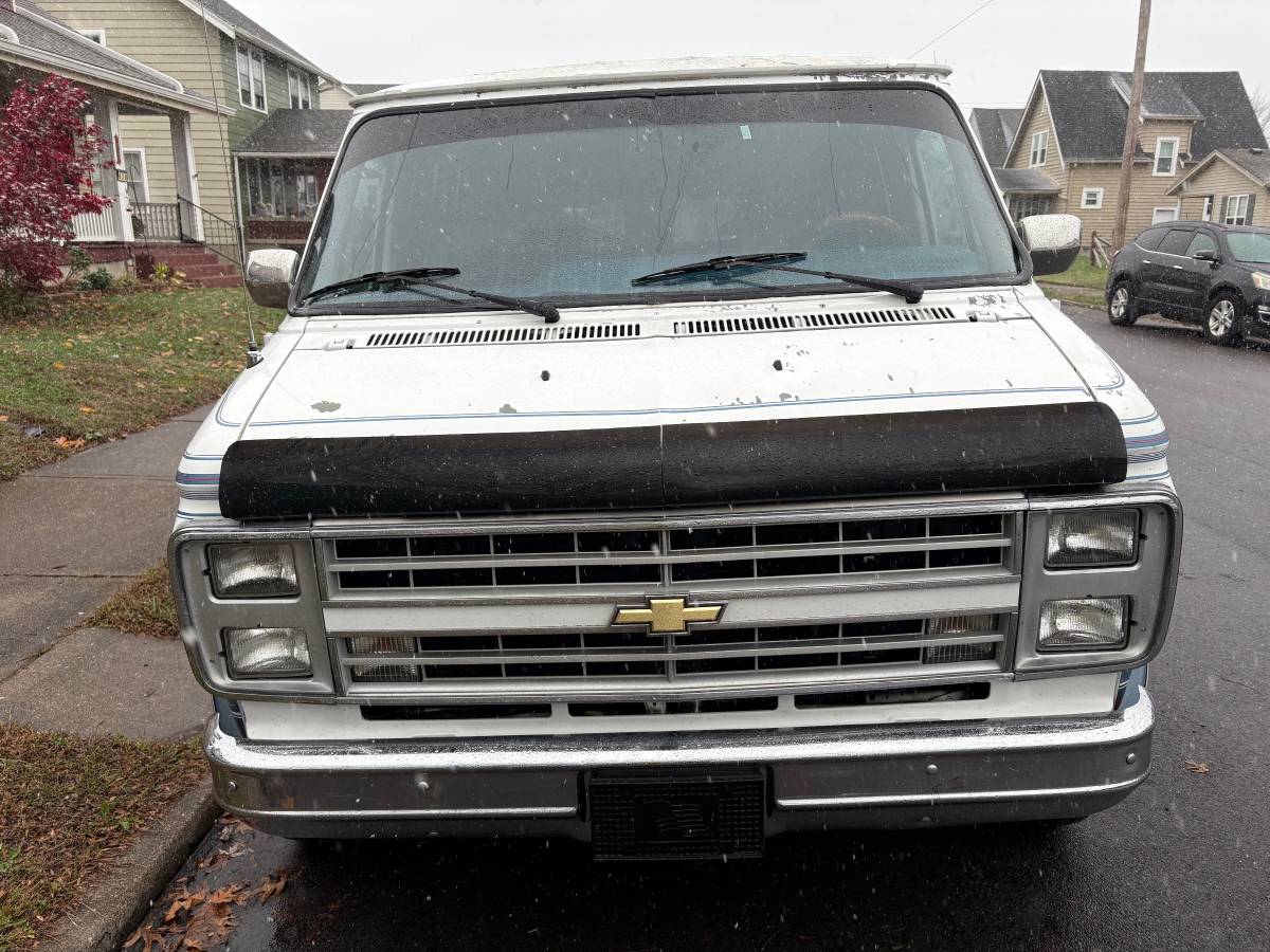 Chevrolet-G20-conversion-van-1990-7