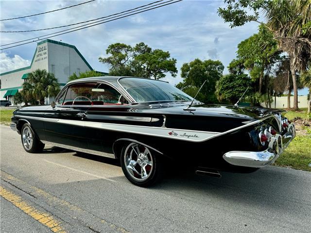 Chevrolet-Impala-1961-2