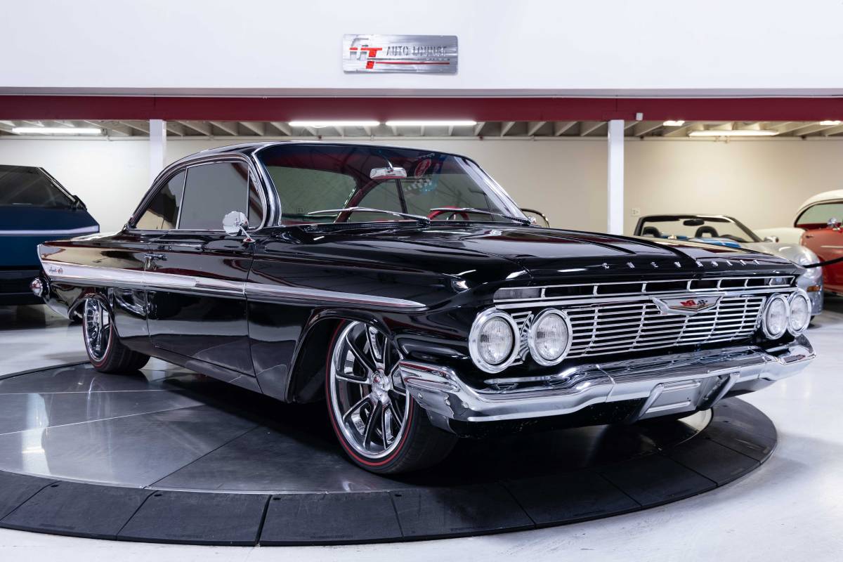 Chevrolet-Impala-1961-2