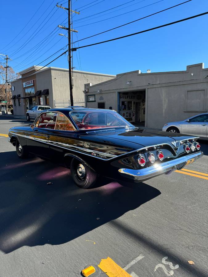 Chevrolet-Impala-1961-3