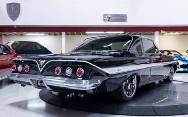 Chevrolet-Impala-1961-4