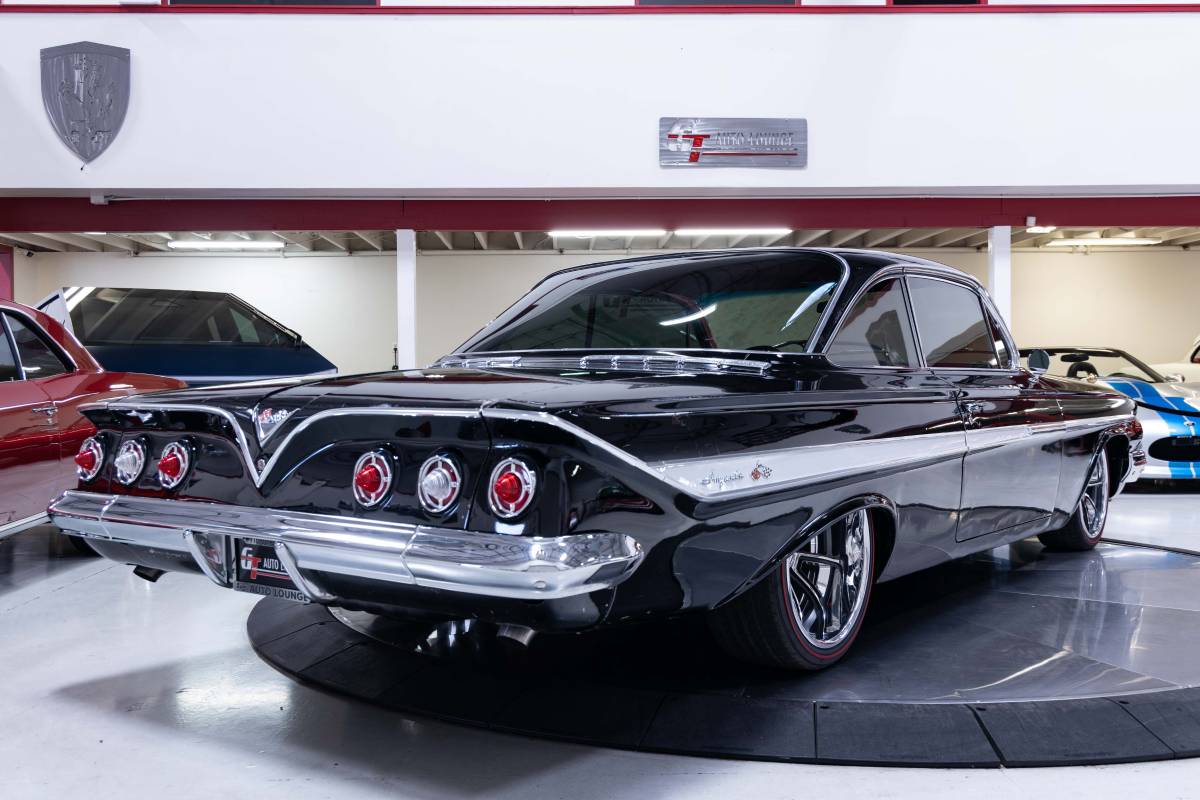 Chevrolet-Impala-1961-4