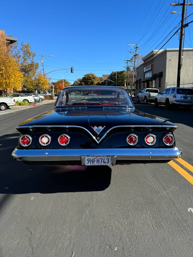 Chevrolet-Impala-1961-4