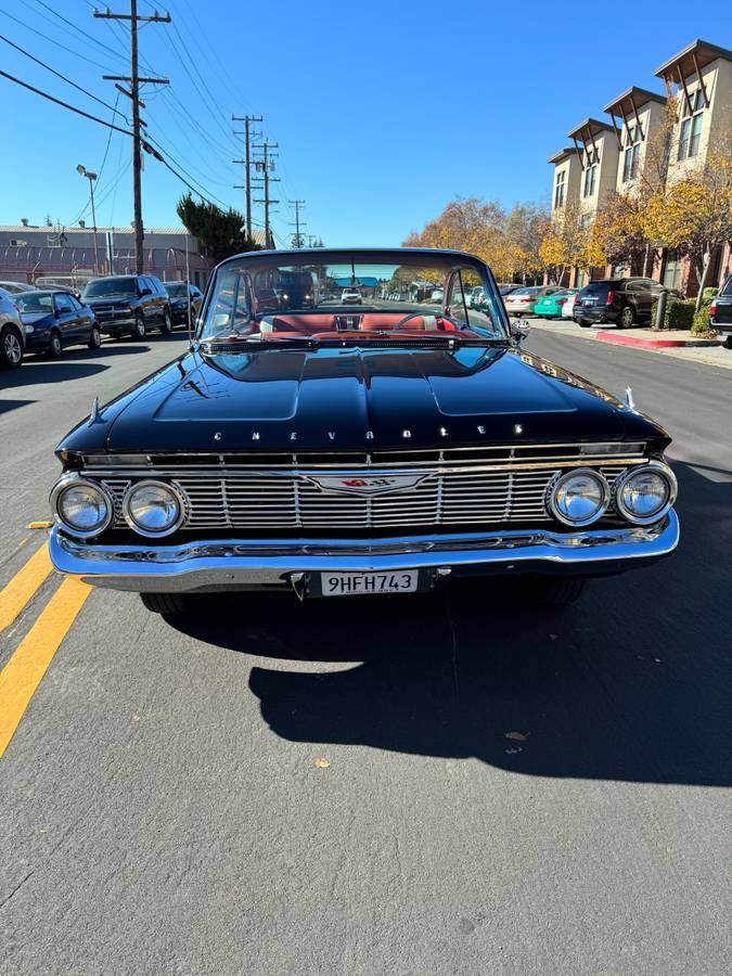 Chevrolet-Impala-1961