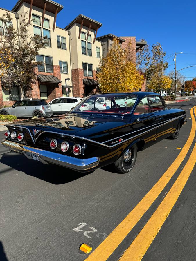 Chevrolet-Impala-1961-5