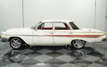 Chevrolet-Impala-Berline-1961-2