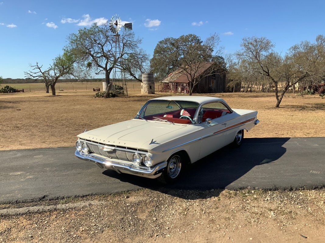 Chevrolet-Impala-Coupe-1961-10