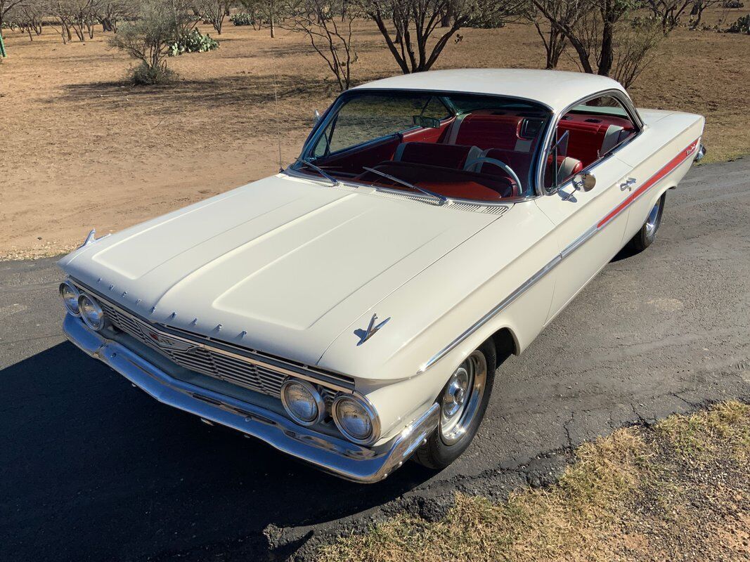 Chevrolet-Impala-Coupe-1961-11