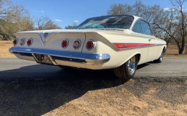 Chevrolet-Impala-Coupe-1961-5