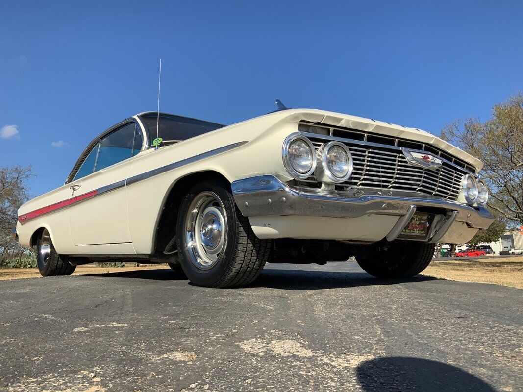 Chevrolet-Impala-Coupe-1961-6