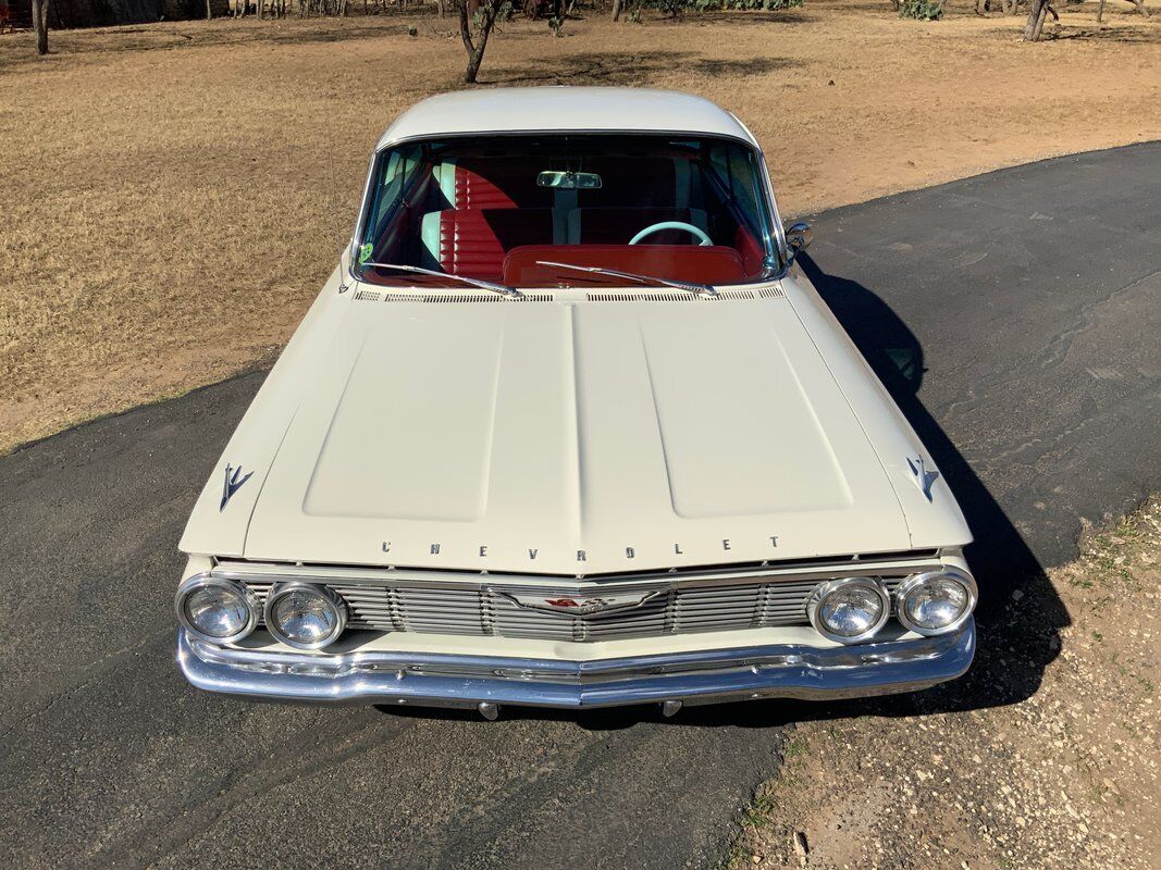 Chevrolet-Impala-Coupe-1961-8